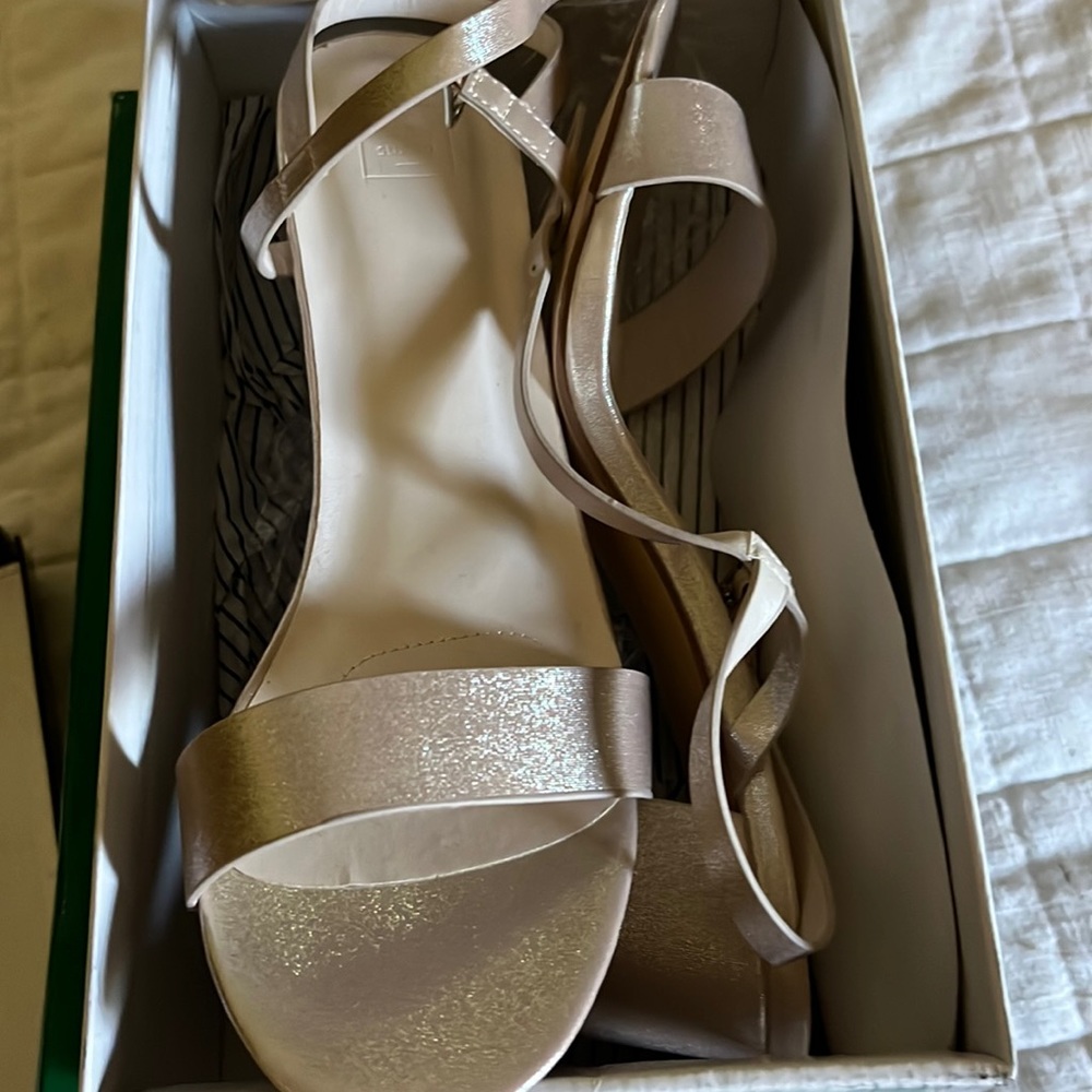 DB STIDIO mb blush. Never worn. SIZE 9